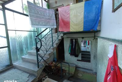 Casă cu 3 camere cu Teren 250 Mp în Central