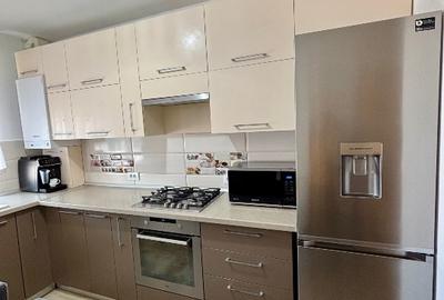 Apartament cu 3 camere decomandat, mobilat în Tractorul - 2