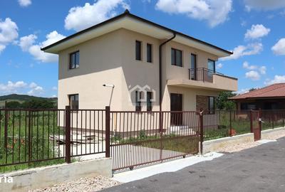 Casă cu 4 camere în Jucu - 2