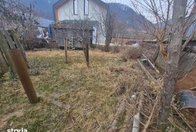 Casă cu 4 camere cu Teren 2571 Mp în Central - 2