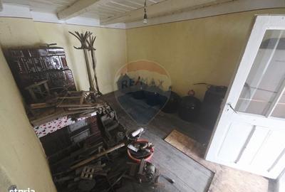 Casă cu 4 camere în Rocna