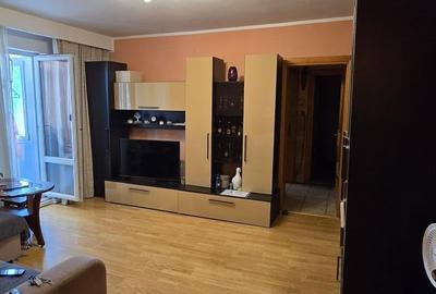 Apartament cu 2 camere semidecomandat în Craiovița Nouă