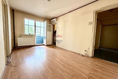 Apartament cu 3 camere semidecomandat în Aurel Vlaicu