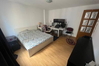 Apartament cu 3 camere decomandat în Tineretului