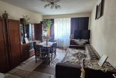 Apartament cu 2 camere decomandat în Plopilor