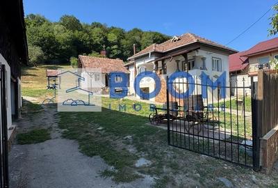 Casă cu 3 camere în Bujoreni