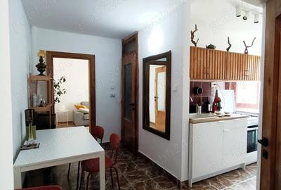 Apartament cu 3 camere semidecomandat, mobilat în Central