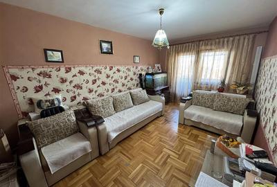 Apartament cu 3 camere decomandat în Nufărul