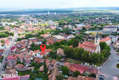 Casă cu 9 camere cu Teren 336 Mp în Central