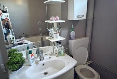 Apartament cu 3 camere decomandat în Rieni