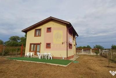 Casă cu 4 camere cu Teren 500 Mp în Săbăreni