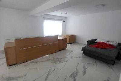 Spațiu comercial, de 438 mp, în Central - 4
