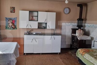Casă cu 4 camere decomandat cu Teren 2580 Mp în Moldovenești