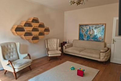 Apartament cu 3 camere decomandat, mobilat în Centrul Istoric