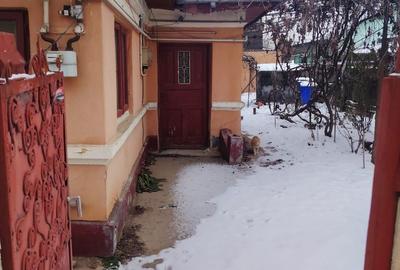 Casă cu 3 camere cu Canalizare în Andronache - 1