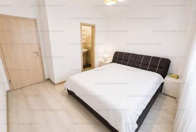 Apartament cu 3 camere decomandat în Tractorul
