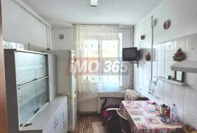 Apartament cu 2 camere semidecomandat în Craiovei