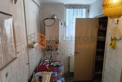 Apartament cu 3 camere decomandat, mobilat în Micro 3 - 6