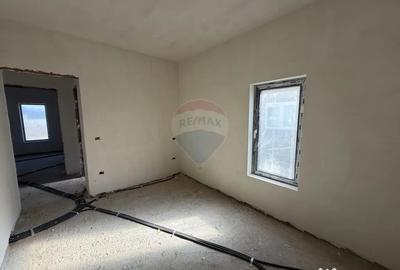 Casă cu 4 camere cu Teren 470 Mp în Câmpineanca