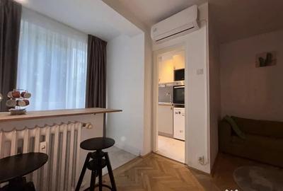 Garsonieră în Vatra Luminoasă
