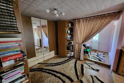Casă cu 4 camere în Letea Veche