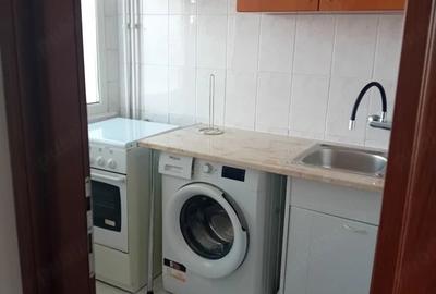 Garsonieră semidecomandată în Apărătorii Patriei