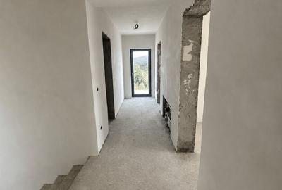 Casă cu 4 camere decomandat în Cug - 2