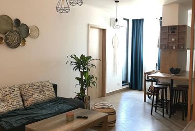 Apartament cu 3 camere decomandat în Medicină