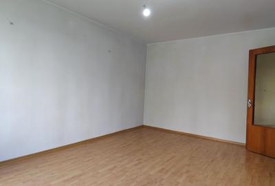 Apartament cu 3 camere decomandat în Militari
