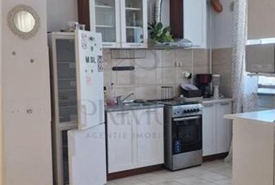 Apartament cu 3 camere decomandat în Buziașului