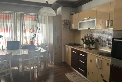 Apartament cu 4 camere decomandat în Central - 2