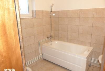 Casă cu 4 camere cu Teren 2100 Mp în Ludești - 2