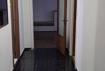 Apartament cu 2 camere decomandat în Tei