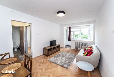 Apartament cu 2 camere semidecomandat, mobilat în Tei
