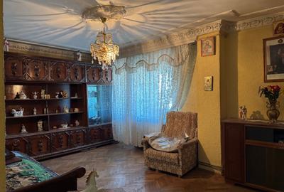 Apartament cu 5 camere decomandat în Nicolae Titulescu