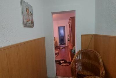 Apartament cu 2 camere semidecomandat în Micro 4 - 9
