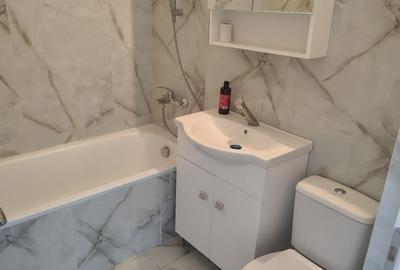 Apartament cu 2 camere semidecomandat în Micro 4 - 5