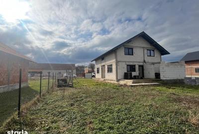 Casă cu 5 camere cu Teren 1414 Mp în Știuca - 16
