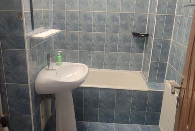 Apartament cu 3 camere decomandat în Tudor