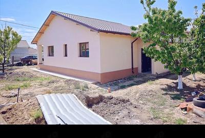 Casă cu Teren 400 Mp în Corbu - 1