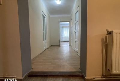 Casă cu 4 camere cu Teren 197 Mp în Central - 6