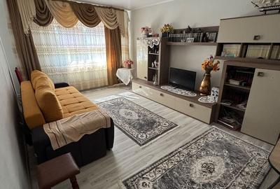 Apartament cu 3 camere decomandat, mobilat în Poarta 6