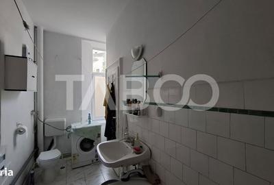 Apartament cu 3 camere decomandat, mobilat în Central