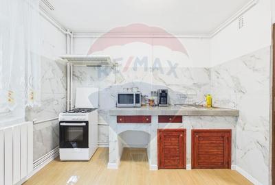 Apartament cu 6 camere decomandat, mobilat în 13 Septembrie - 20