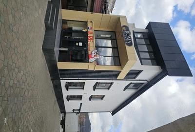 Spațiu comercial, de 400 mp, în Central - 8
