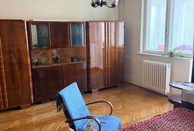 Apartament cu 3 camere în Cantemir