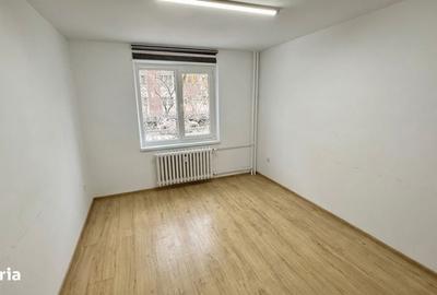 Apartament cu 4 camere decomandat în Crângași - 3