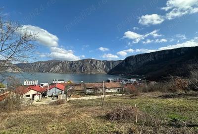 Teren de 387 mp, în Dubova