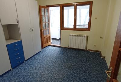 Apartament cu 3 camere semidecomandat în Podu Roș - 1
