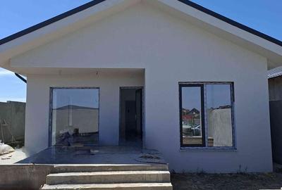 Casă cu 4 camere cu Teren 250 Mp în Malu Mare - 5